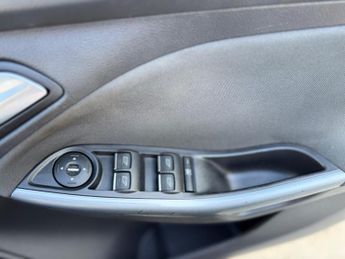 Ford Focus 1.6 Titanium Powershift Euro 5 5dr