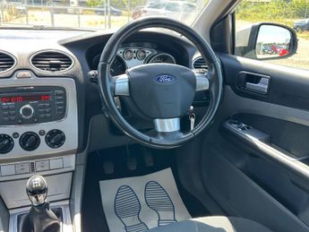 Ford Focus 1.6 Zetec Hatchback 5dr Petrol Manual (161 g/km, 99 bhp)
