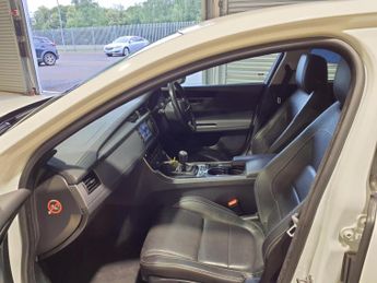 Jaguar XF 2.0d R-Sport Euro 6 (s/s) 4dr