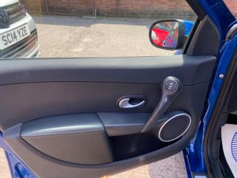 Renault Clio 1.6 VVT Initiale TomTom Auto Euro 4 5dr