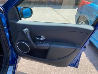 Renault Clio 1.6 VVT Initiale TomTom Auto Euro 4 5dr