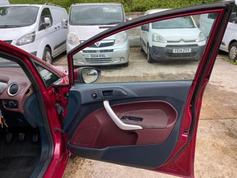Ford Fiesta 1.4 Zetec Hatchback 5dr Petrol Manual (133 g/km, 94 bhp)