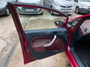 Ford Fiesta 1.4 Zetec Hatchback 5dr Petrol Manual (133 g/km, 94 bhp)