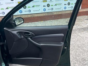 Ford Focus 1.6i 16v Zetec 5dr