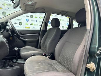 Ford Focus 1.6i 16v Zetec 5dr