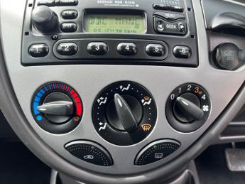Ford Focus 1.6i 16v Zetec 5dr