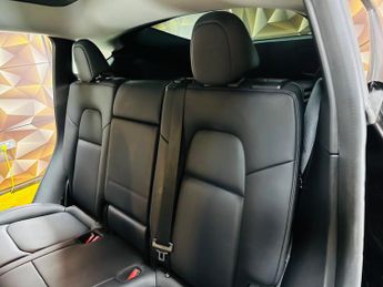 Tesla Model Y (Dual Motor) Long Range Auto 4WDE 5dr