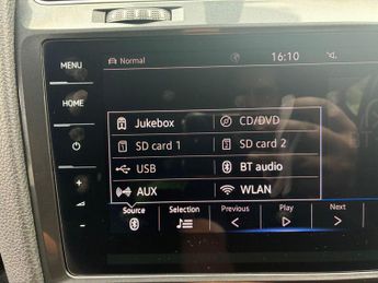 Volkswagen e-Golf 35.8kWh e-Golf Auto 5dr