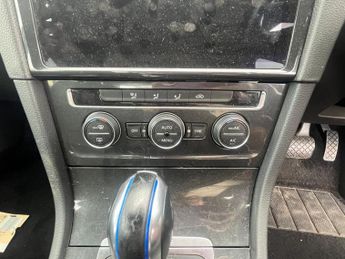Volkswagen e-Golf 35.8kWh e-Golf Auto 5dr