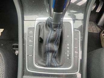 Volkswagen e-Golf 35.8kWh e-Golf Auto 5dr