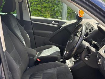 Volkswagen Tiguan 2.0 TDI BlueMotion Tech SE DSG 4WD Euro 5 (s/s) 5dr