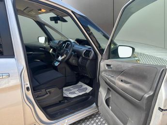 Nissan Serena HYBRID MPV 8 SEATS AUTOMATIC