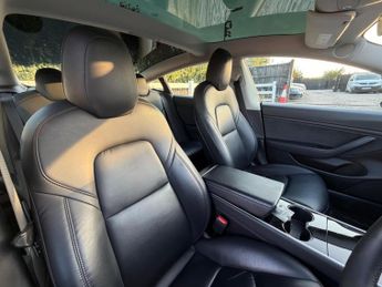 Tesla Model 3 Standard Range Plus Auto RWD 4dr