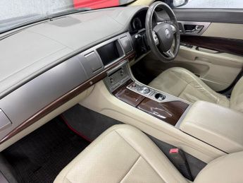 Jaguar XF 3.0d V6 Portfolio Auto Euro 5 4dr