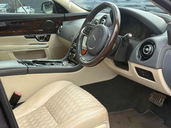 Jaguar XJ 3.0d V6 Autobiography Saloon 4dr Diesel Auto Euro 6 (s/s) (LWB) 