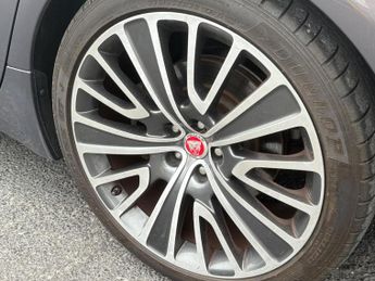 Jaguar XJ 3.0d V6 Autobiography Saloon 4dr Diesel Auto Euro 6 (s/s) (LWB) 