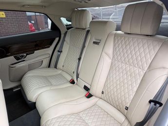 Jaguar XJ 3.0d V6 Autobiography Saloon 4dr Diesel Auto Euro 6 (s/s) (LWB) 