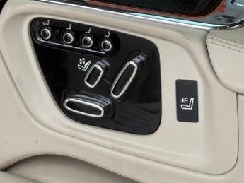 Jaguar XJ 3.0d V6 Autobiography Saloon 4dr Diesel Auto Euro 6 (s/s) (LWB) 