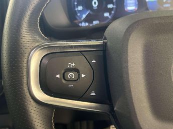 Volvo XC40 1.5h T4 Recharge 10.7kWh R-Design SUV 5dr Petrol Plug-in Hybrid 