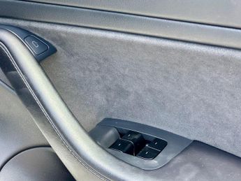 Tesla Model 3 (Dual Motor) Long Range Auto 4WDE 4dr