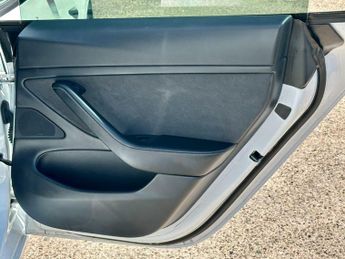 Tesla Model 3 (Dual Motor) Long Range Auto 4WDE 4dr