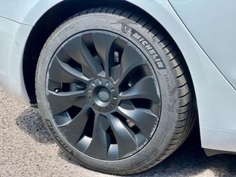 Tesla Model 3 (Dual Motor) Long Range Auto 4WDE 4dr