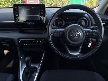 Toyota Yaris 1.5 VVT-h Design Hatchback 5dr Petrol Hybrid E-CVT Euro 6 (s/s) 