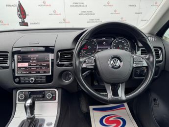 Volkswagen Touareg 3.0 TDI V6 BlueMotion Tech R-Line Tiptronic 4WD Euro 5 (s/s) 5dr