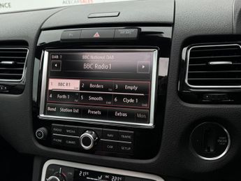 Volkswagen Touareg 3.0 TDI V6 BlueMotion Tech R-Line Tiptronic 4WD Euro 5 (s/s) 5dr
