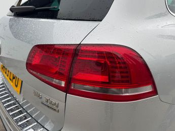Volkswagen Touareg 3.0 TDI V6 BlueMotion Tech R-Line Tiptronic 4WD Euro 5 (s/s) 5dr