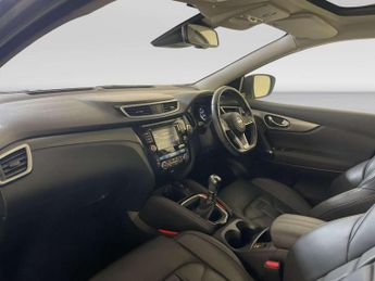 Nissan Qashqai 1.3 DIG-T N-Motion SUV 5dr Petrol Manual Euro 6 (s/s) (140 ps)