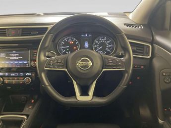 Nissan Qashqai 1.3 DIG-T N-Motion SUV 5dr Petrol Manual Euro 6 (s/s) (140 ps)