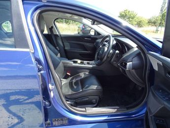 Jaguar XE 2.0d Prestige Auto Euro 6 (s/s) 4dr