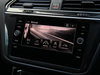 Volkswagen Tiguan 2.0 BiTDI R-Line DSG 4Motion Euro 6 (s/s) 5dr