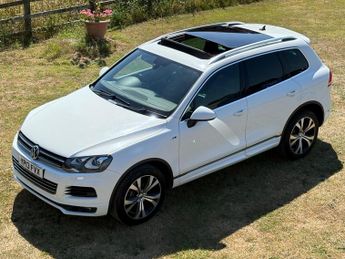Volkswagen Touareg 3.0 TDI V6 BlueMotion Tech R-Line Tiptronic 4WD Euro 5 (s/s) 5dr