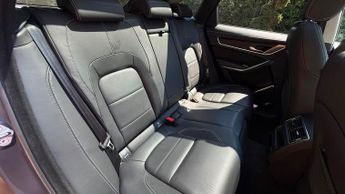 Jaguar F-PACE 2.0 D200 MHEV R-Dynamic HSE Auto AWD Euro 6 (s/s) 5dr