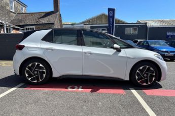 Volkswagen ID.3 150kW Life Pro Performance 58kWh 5dr Auto ** 18' Alloys **
