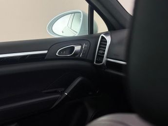 Porsche Cayenne 3.0 TD V6 TiptronicS 4WD Euro 6 (s/s) 5dr
