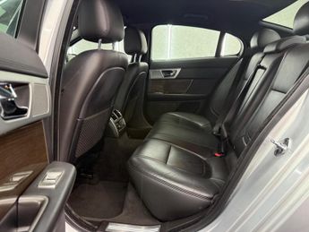 Jaguar XF 2.2d Premium Luxury Auto Euro 5 (s/s) 4dr