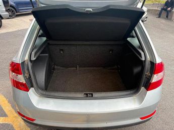Skoda Rapid Spaceback 1.6 TDI SE Tech Hatchback 5dr Diesel DSG Euro 5 (90 ps)