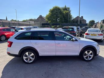 Skoda Octavia 2.0 TDI Scout DSG 4WD Euro 6 (s/s) 5dr