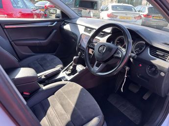 Skoda Octavia 2.0 TDI Scout DSG 4WD Euro 6 (s/s) 5dr