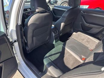 Skoda Octavia 2.0 TDI Scout DSG 4WD Euro 6 (s/s) 5dr