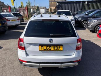 Skoda Octavia 2.0 TDI Scout DSG 4WD Euro 6 (s/s) 5dr