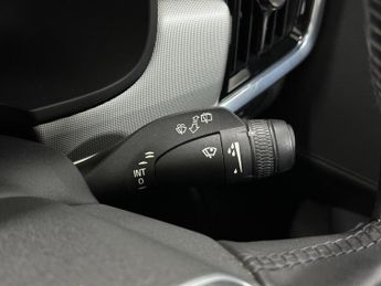 Volvo V90 2.0 B4 MHEV Momentum Auto Euro 6 (s/s) 5dr