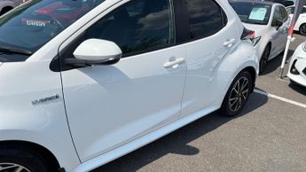 Toyota Yaris 1.5 VVT-h Design E-CVT Euro 6 (s/s) 5dr