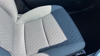 Toyota Yaris 1.5 VVT-h Design E-CVT Euro 6 (s/s) 5dr