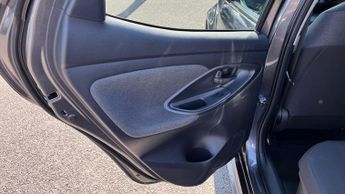 Toyota Yaris 1.5 VVT-h Design E-CVT Euro 6 (s/s) 5dr