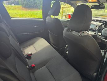 Toyota Yaris 1.5 VVT-h Design E-CVT Euro 6 5dr