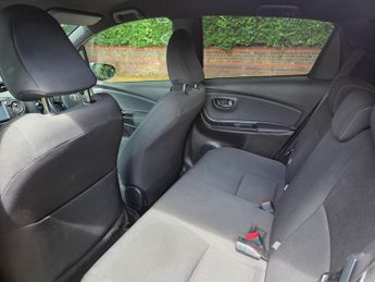 Toyota Yaris 1.5 VVT-h Design E-CVT Euro 6 5dr